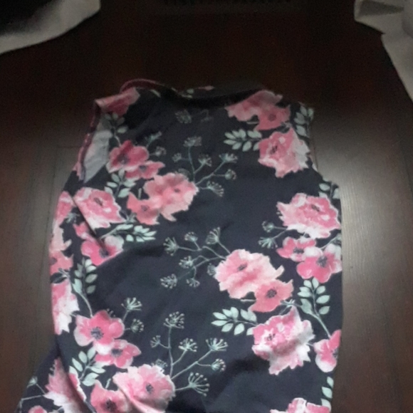 Shoulder length shirt with collar - Picture 4 of 4